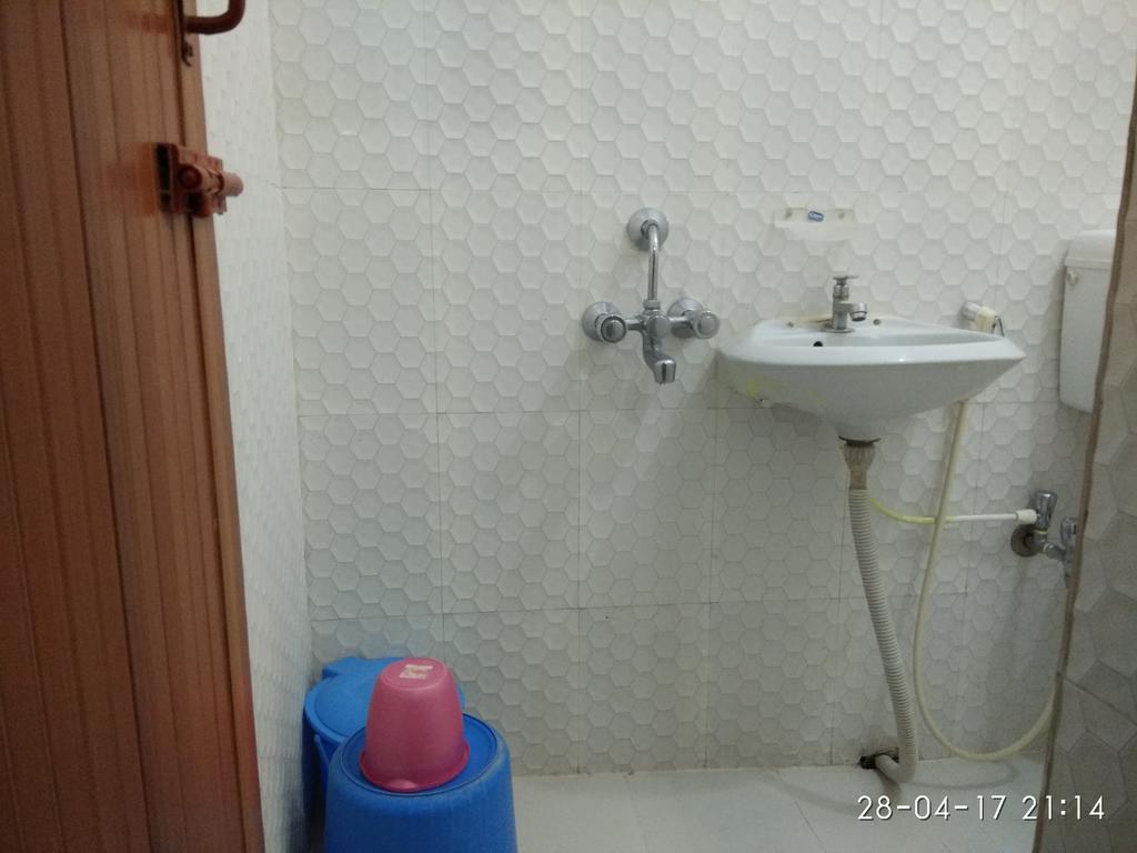 India Tours Only Kavita Guest House 볼푸르 외부 사진