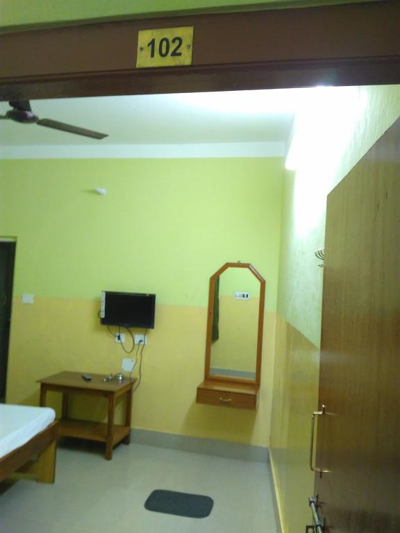 India Tours Only Kavita Guest House 볼푸르 외부 사진
