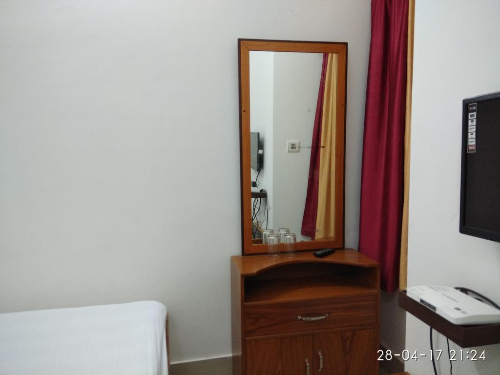 India Tours Only Kavita Guest House 볼푸르 외부 사진
