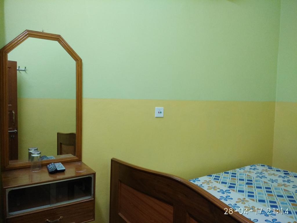 India Tours Only Kavita Guest House 볼푸르 외부 사진