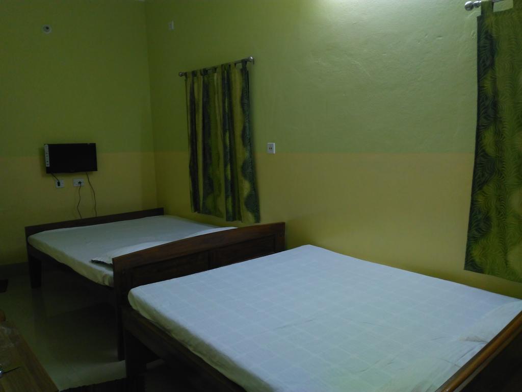 India Tours Only Kavita Guest House 볼푸르 외부 사진