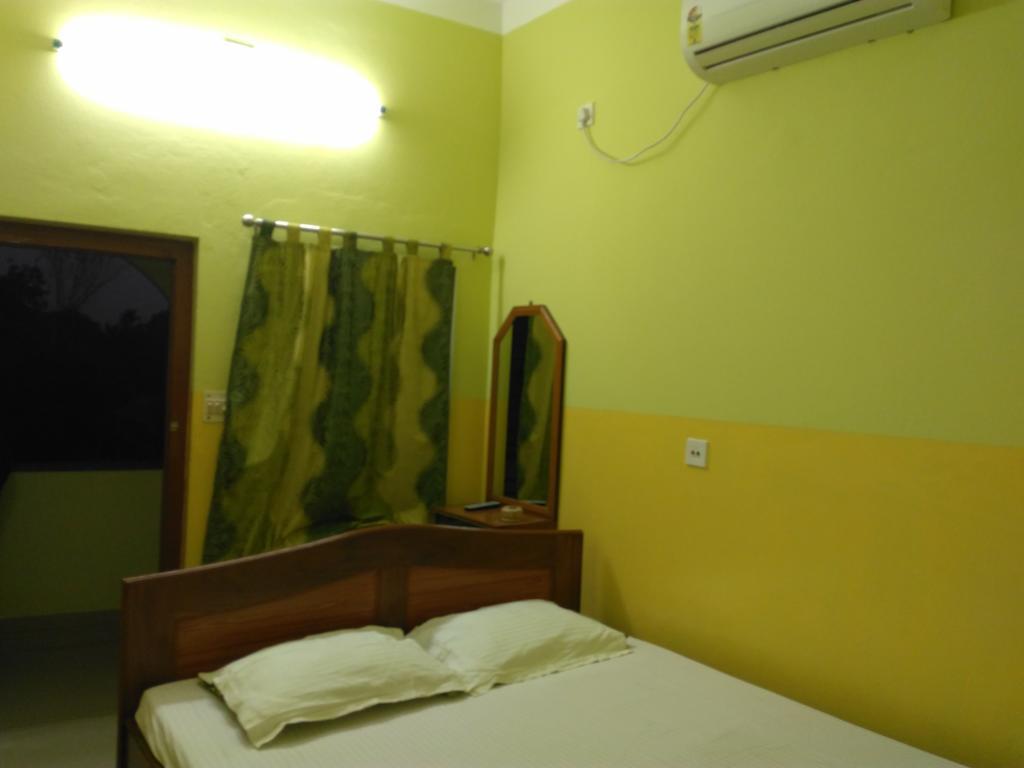 India Tours Only Kavita Guest House 볼푸르 외부 사진