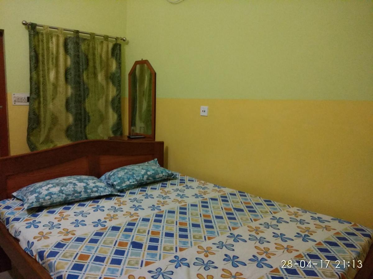 India Tours Only Kavita Guest House 볼푸르 외부 사진