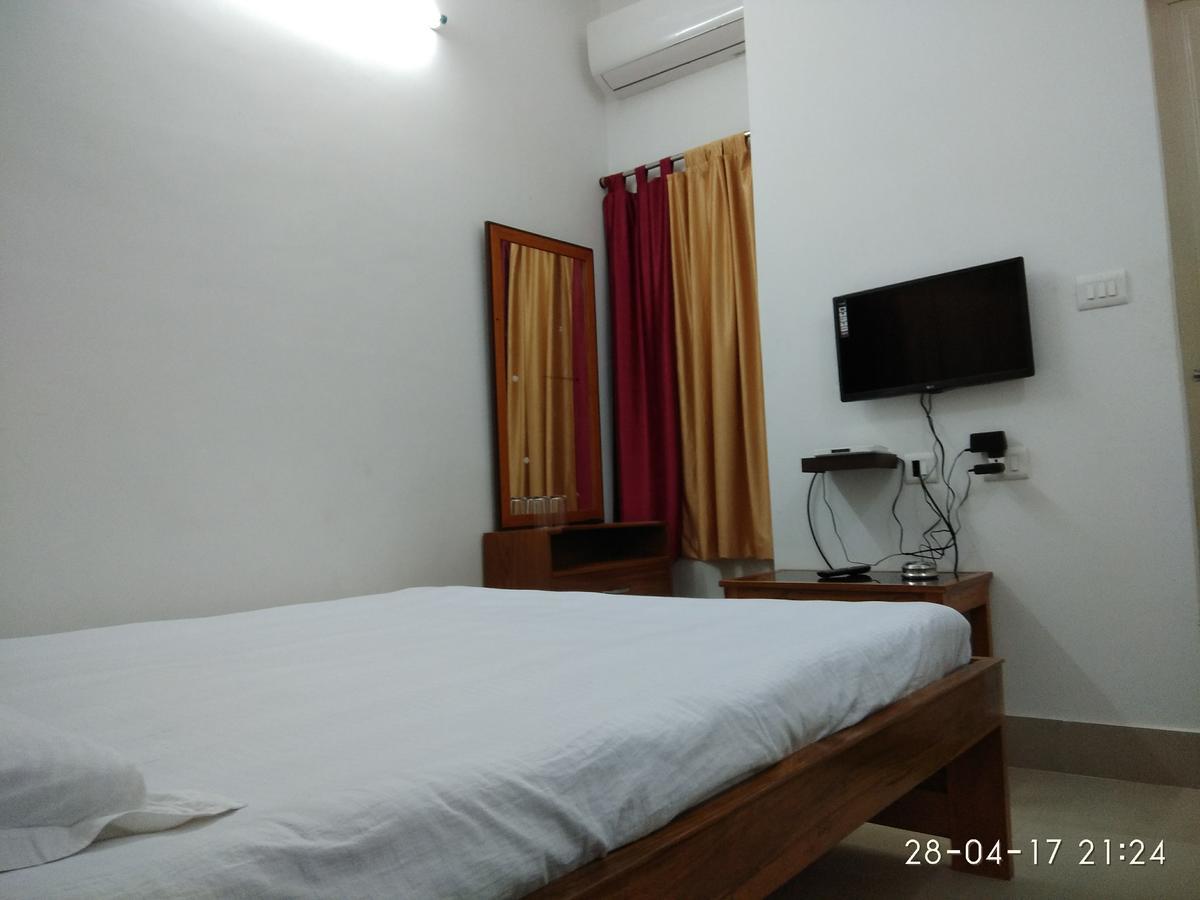 India Tours Only Kavita Guest House 볼푸르 외부 사진
